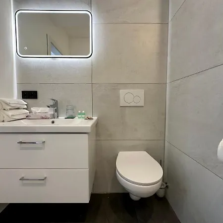 Emilia Hotel *
