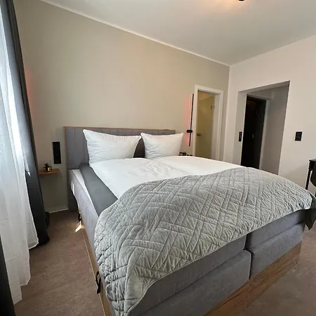 Emilia Hotel *