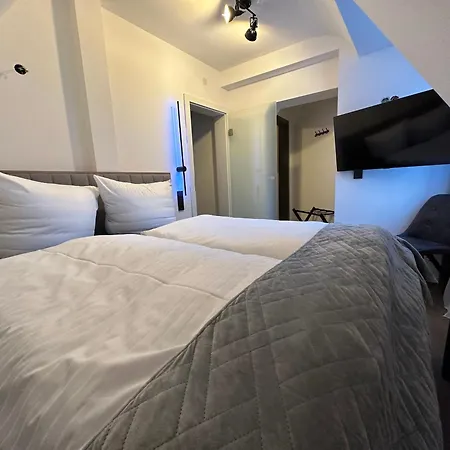 Hotel Emilia *