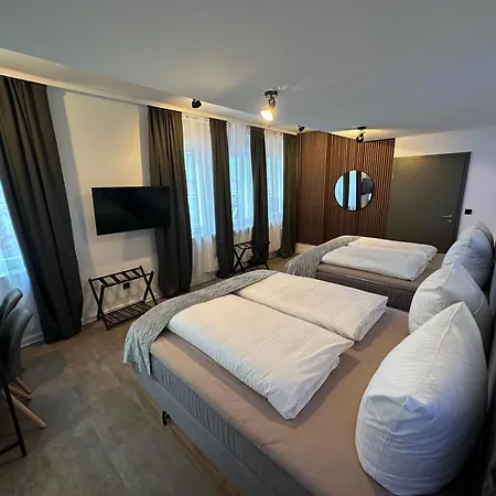 Emilia Hotel *